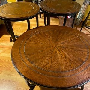 Wooden coffee table w/ 2 matching in tables